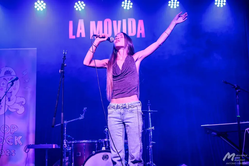 Núria Foreman en la 1ª semifinal del Pop Rock de Palma 2025 en La Movida · Foto: Antonio Sureda Primera semifinal Pop Rock de Palma 2025 en La Movida · Núria Foreman · Mallorca Music Magazine