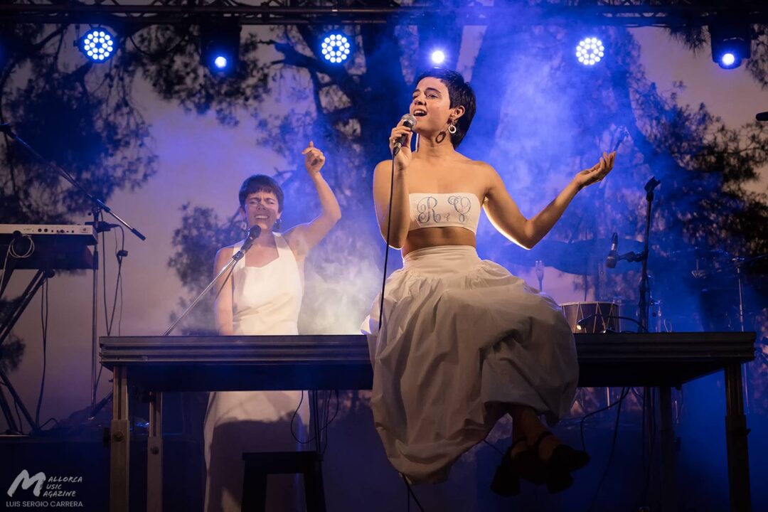 Anna Ferrer & Clara Fiol en La Lluna en Vers - Mallorca Music Magazine