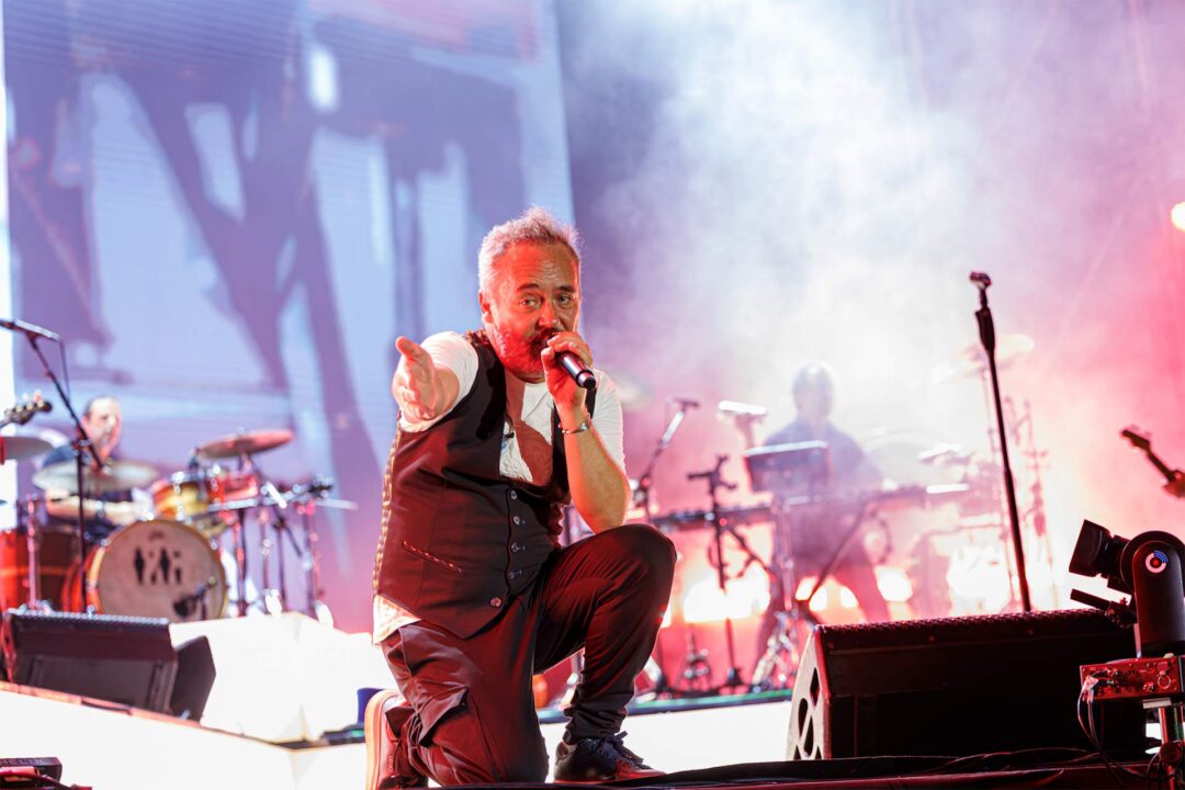 Love of Lesbian + Victoria Lerma en Felanitx · Mallorca Music Magazine