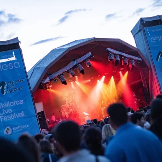 Escenario MMM en el MLF 2024 (inocentada) - Mallorca Music Magazine