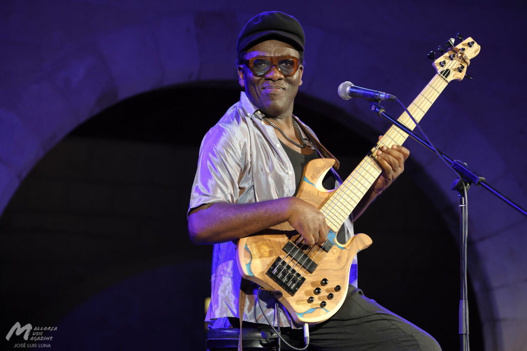 Richard Bona & Alfredo Rodríguez Trio en Bellver Richard Bona & Alfredo Rodríguez Trio en Bellver - Mallorca Music Magazine