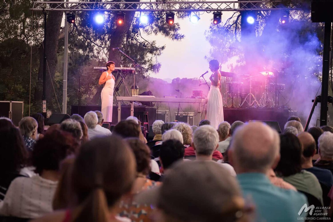 Anna Ferrer & Clara Fiol en La Lluna en Vers - Mallorca Music Magazine