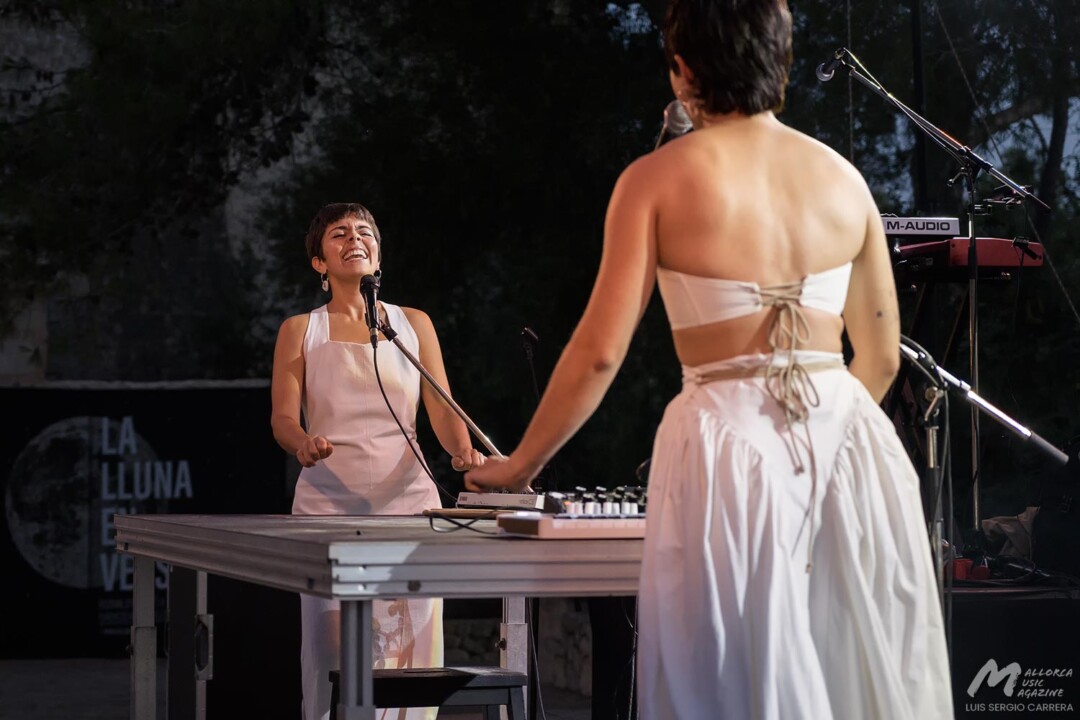Anna Ferrer & Clara Fiol en La Lluna en Vers - Mallorca Music Magazine