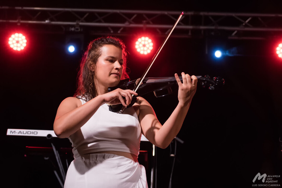 Alidé Sans en La Lluna en Vers - Mallorca Music Magazine