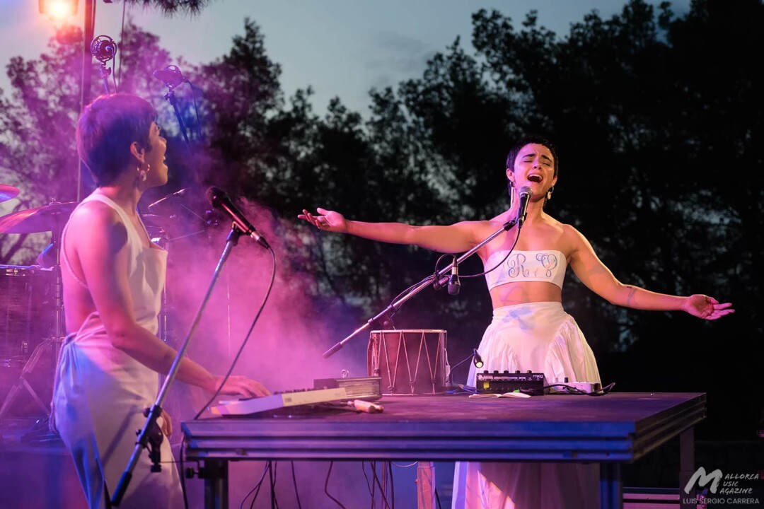 Anna Ferrer & Clara Fiol en La Lluna en Vers - Mallorca Music Magazine