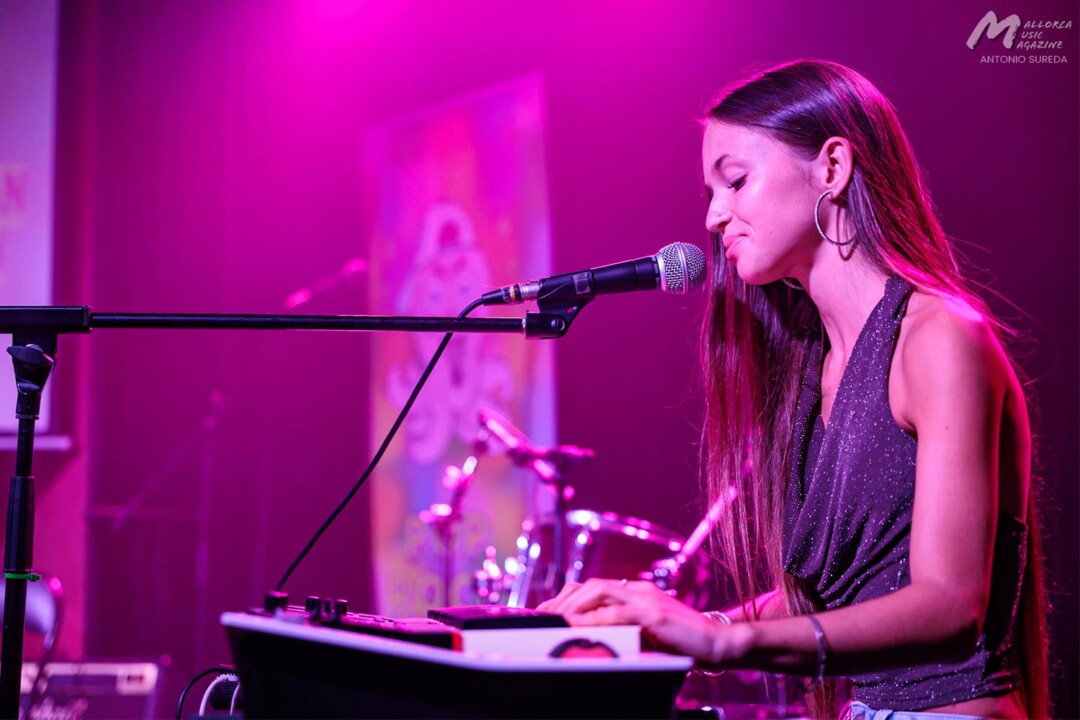 Núria Foreman en la 1ª semifinal Pop Rock de Palma 2025 en La Movida