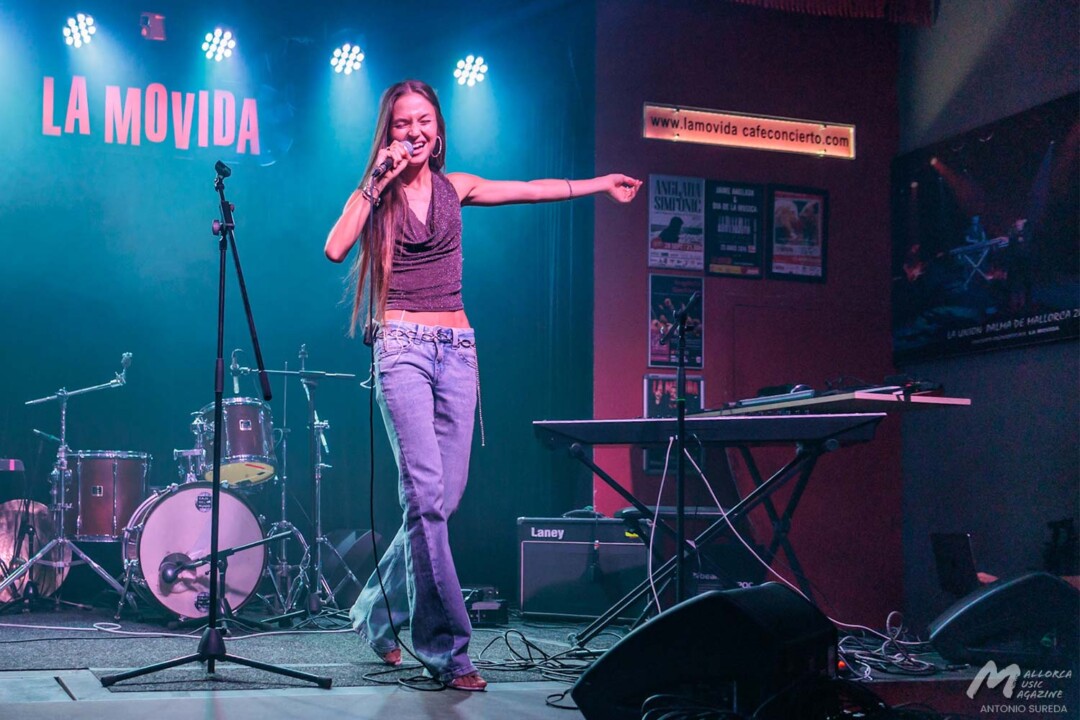 Núria Foreman en la 1ª semifinal Pop Rock de Palma 2025 en La Movida