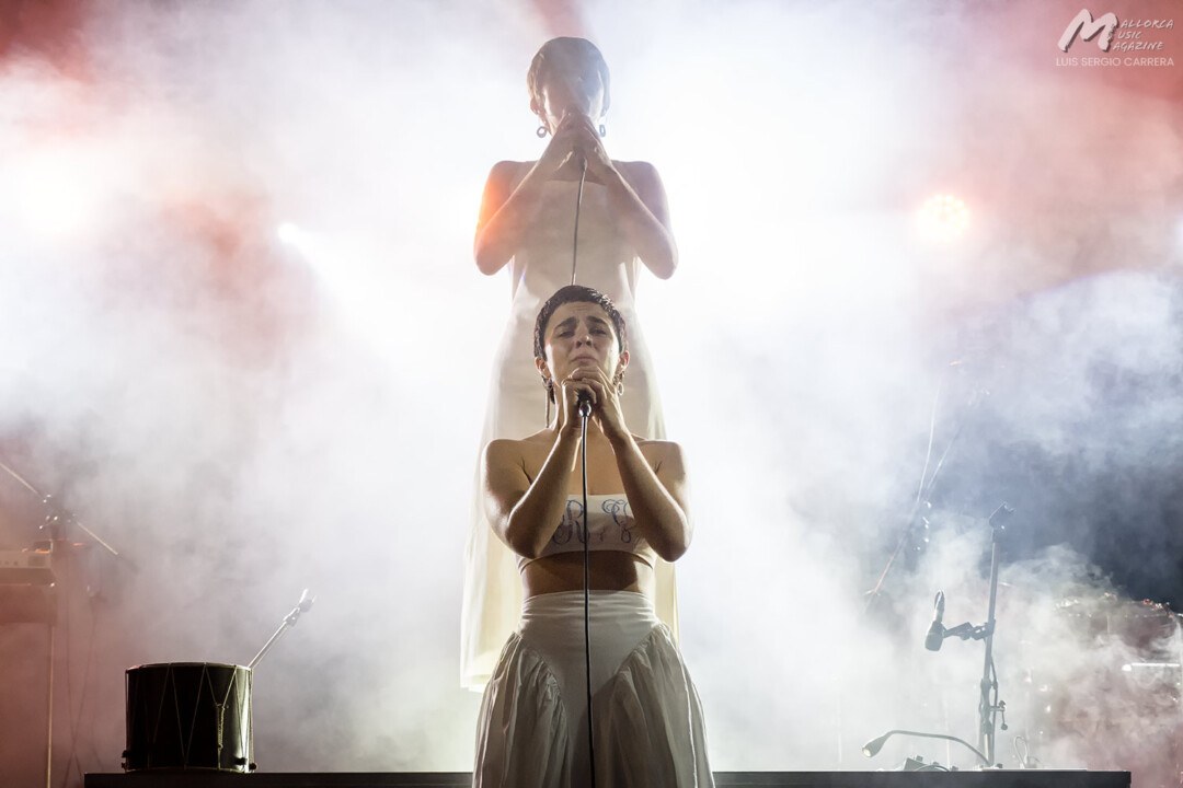 Anna Ferrer & Clara Fiol en La Lluna en Vers - Mallorca Music Magazine
