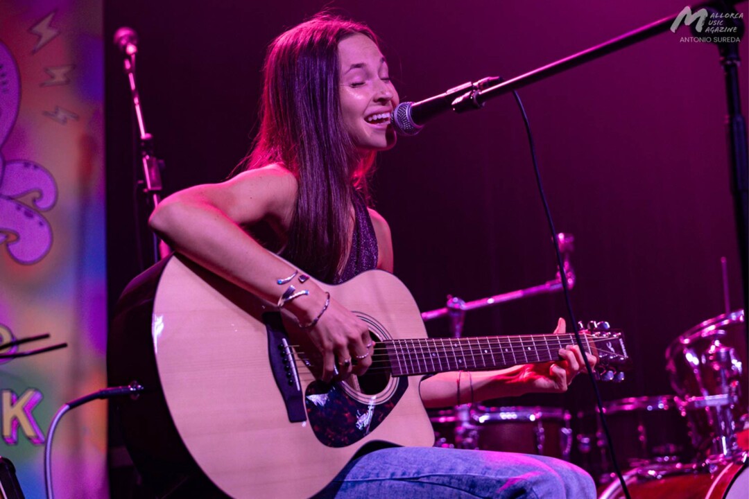 Núria Foreman en la 1ª semifinal Pop Rock de Palma 2025 en La Movida