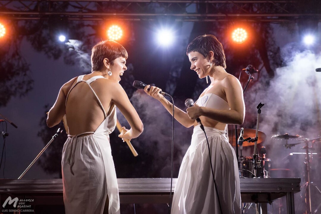 Anna Ferrer & Clara Fiol en La Lluna en Vers - Mallorca Music Magazine