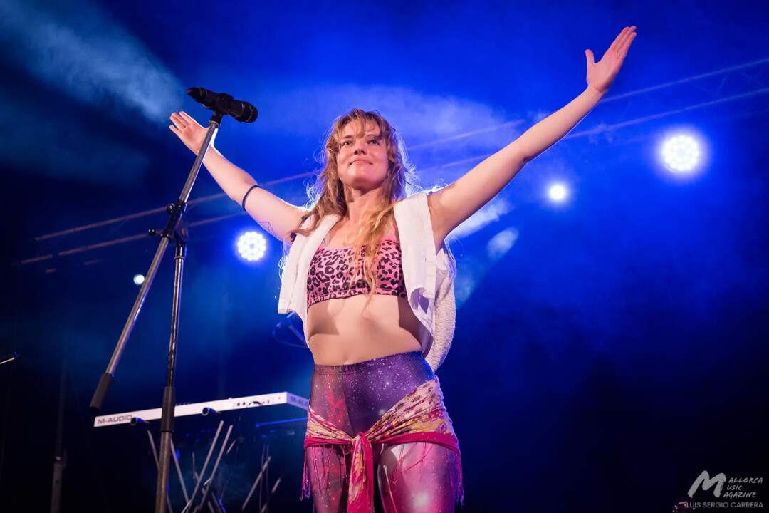 Alidé Sans en La Lluna en Vers - Mallorca Music Magazine