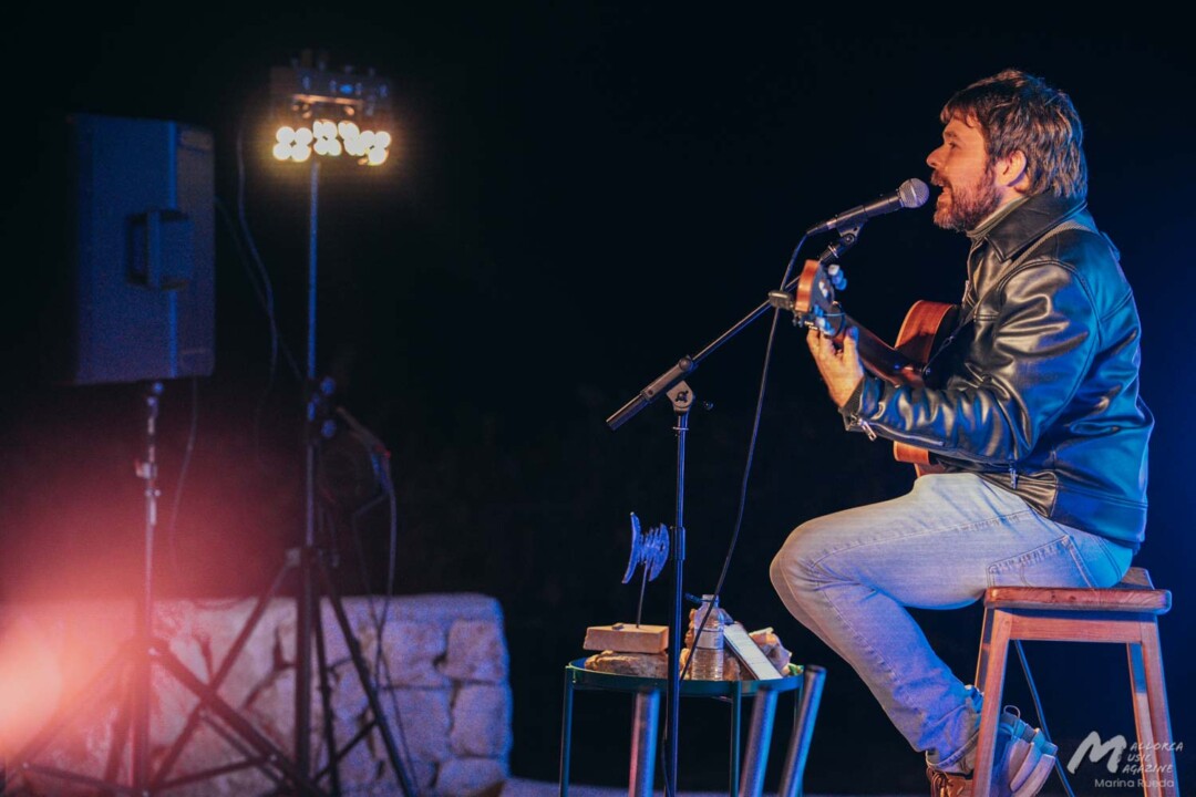 A Cau d'Orella con Alberto Alcalá y Lucía Servera · Mallorca Music Magazine