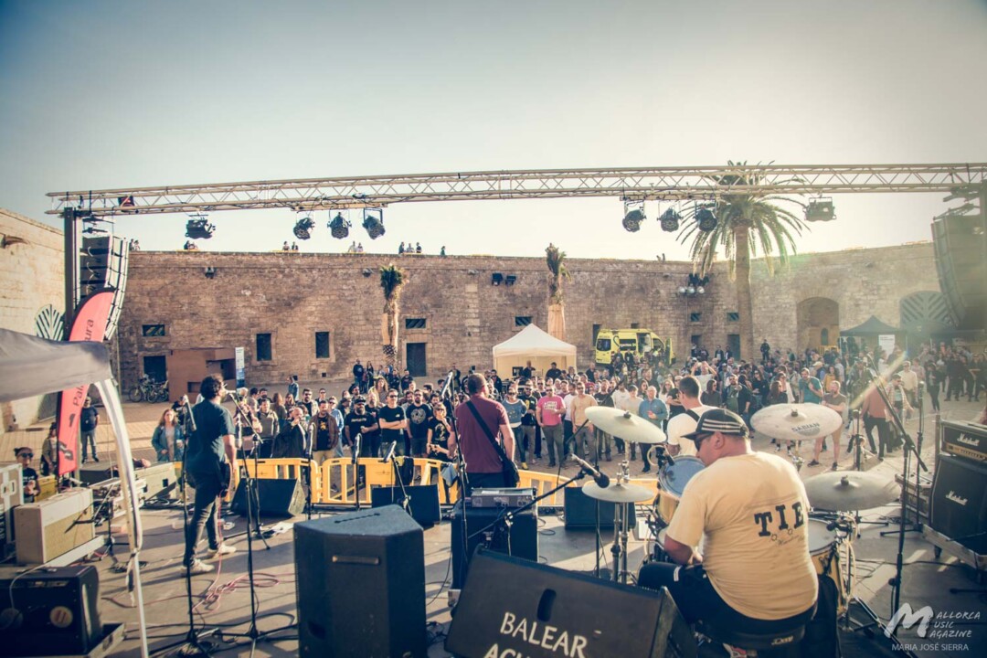 Waterfall 30 Aniversario Runaway - Waterfall - Mallorca Music Magazine