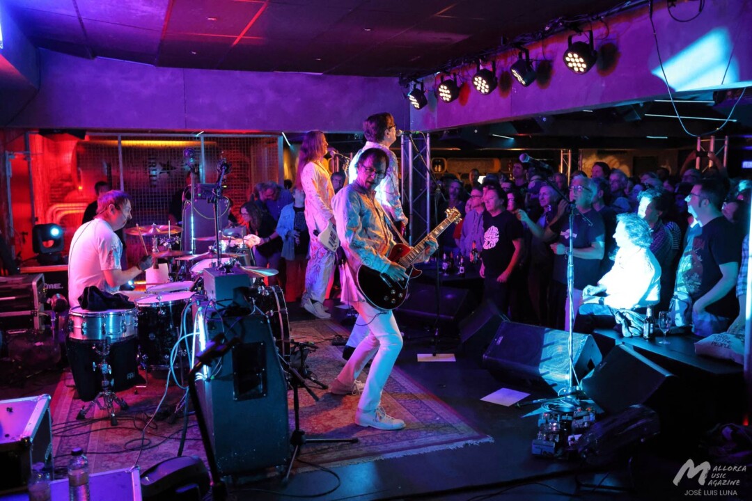 The Most Beautiful Days Redd Kross + Peligro! en Es Gremi · Mallorca Music Magazine
