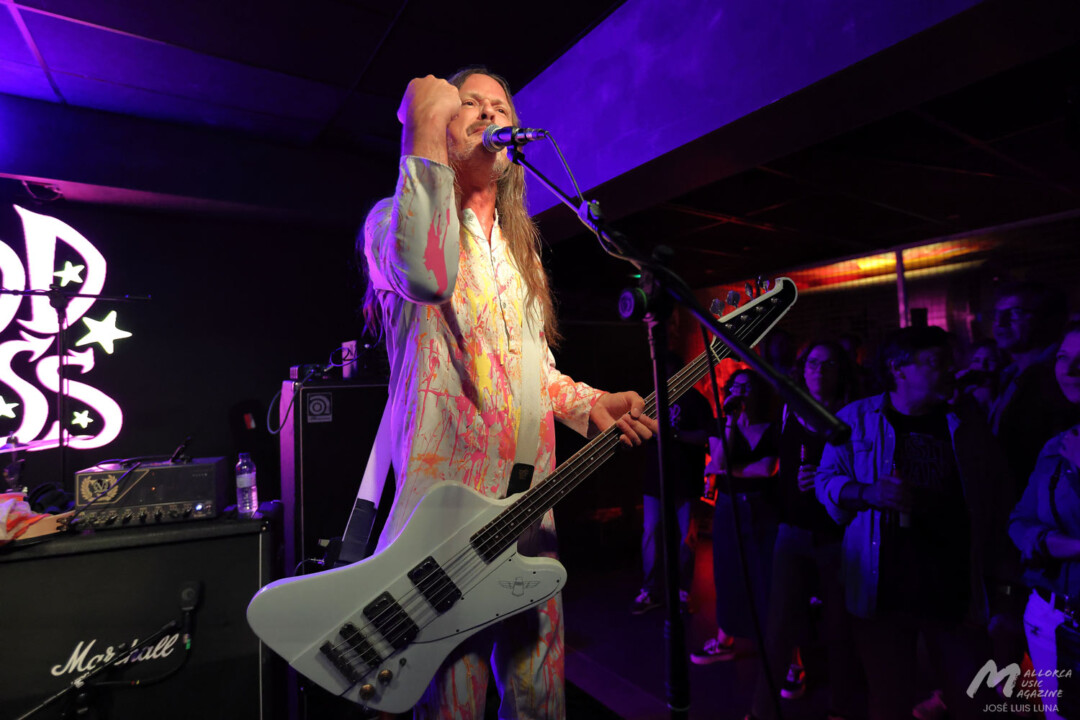 The Most Beautiful Days Redd Kross + Peligro! en Es Gremi · Mallorca Music Magazine