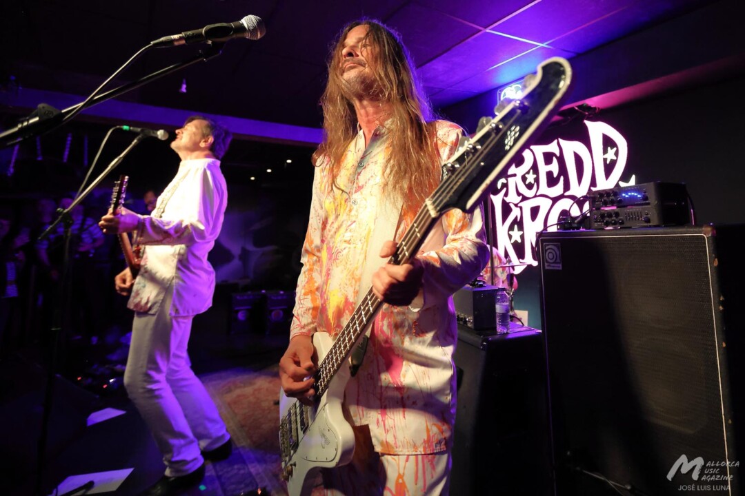 The Most Beautiful Days Redd Kross + Peligro! en Es Gremi · Mallorca Music Magazine