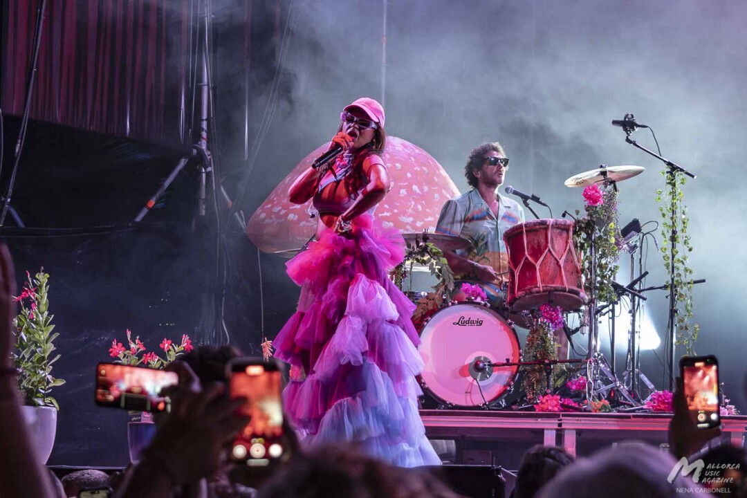 Bomba Estéreo en Calvià (Es Jardí) - Li Saumet - Mallorca Music Magazine