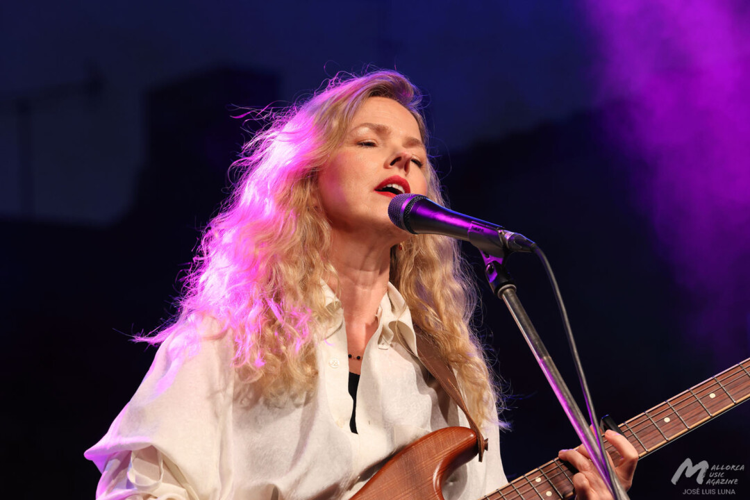Christina Rosenvinge en Binissalem (La Lluna en Vers) - Mallorca Music Magazine