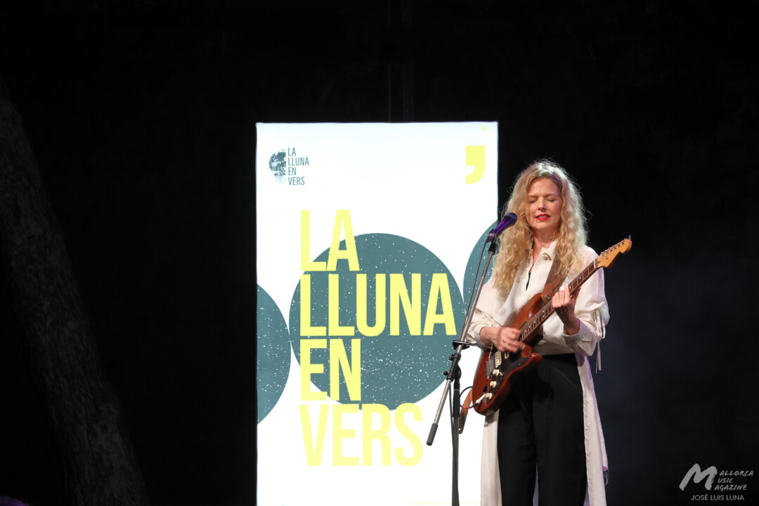 Christina Rosenvinge en Binissalem (La Lluna en Vers) - Mallorca Music Magazine