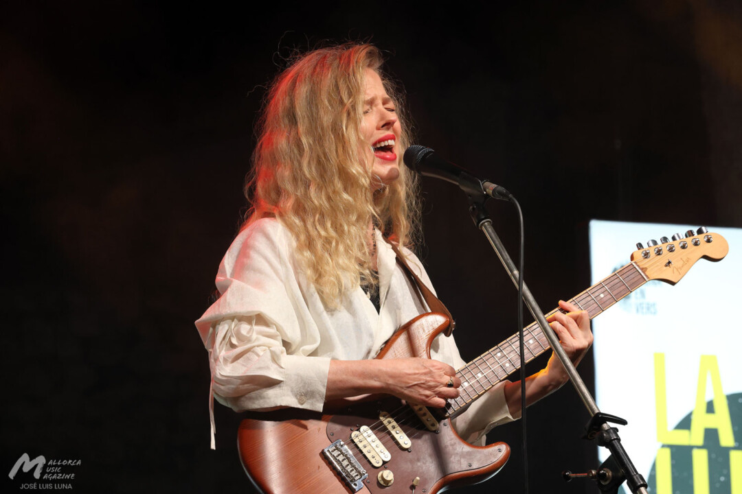 Christina Rosenvinge en Binissalem (La Lluna en Vers) - Mallorca Music Magazine