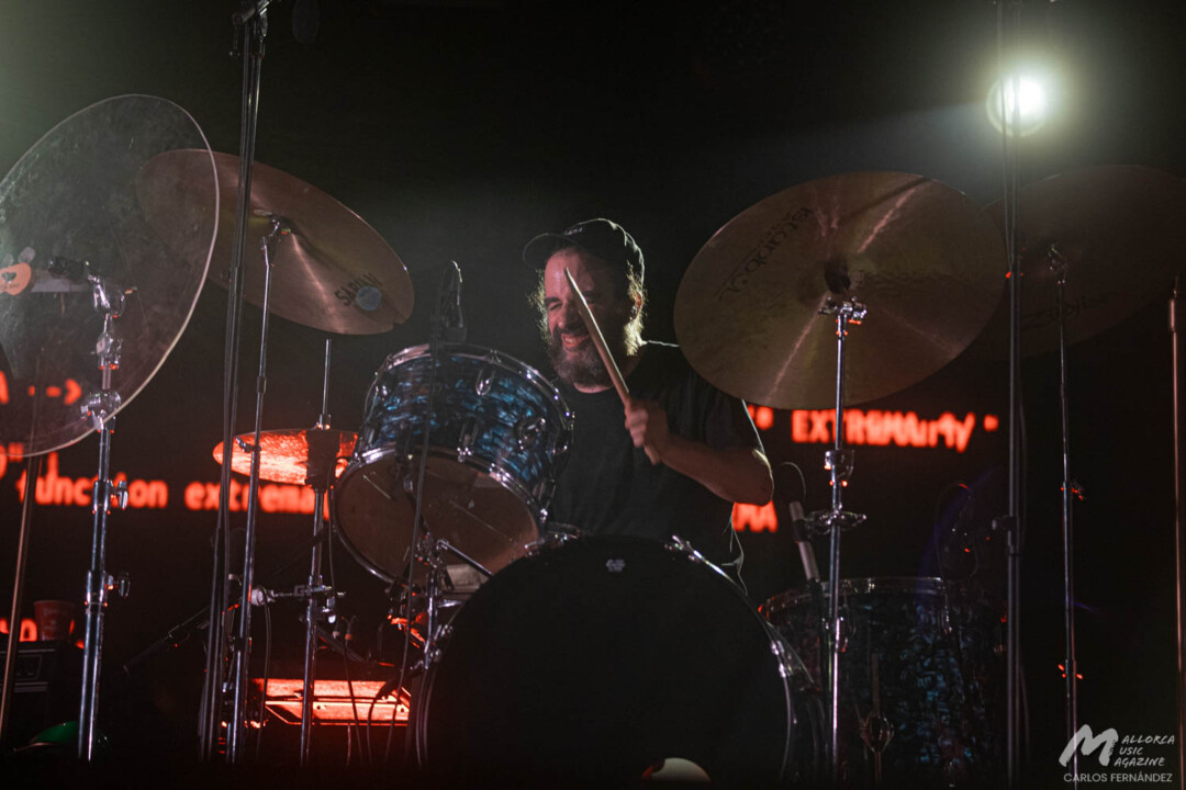 Iván Ferreiro + Talleres Molina en Es Jardí · Mallorca Music Magazine