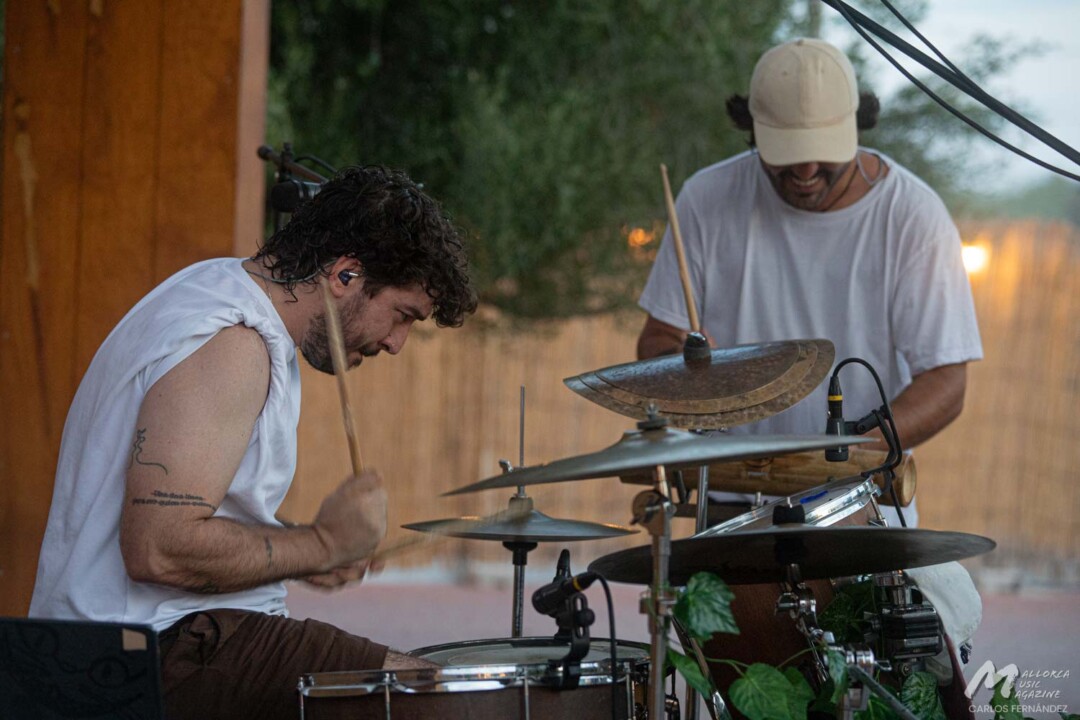 Miss Caffeina + Sidecars + Komodo García en Es Jardí