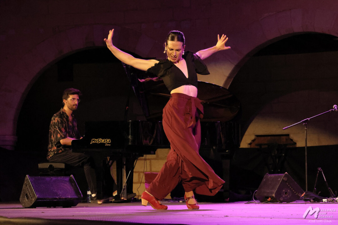 Los Aurora en Bellver (SonsDeNit) - Marina Paje y Max Villavecchia - Mallorca Music Magazine