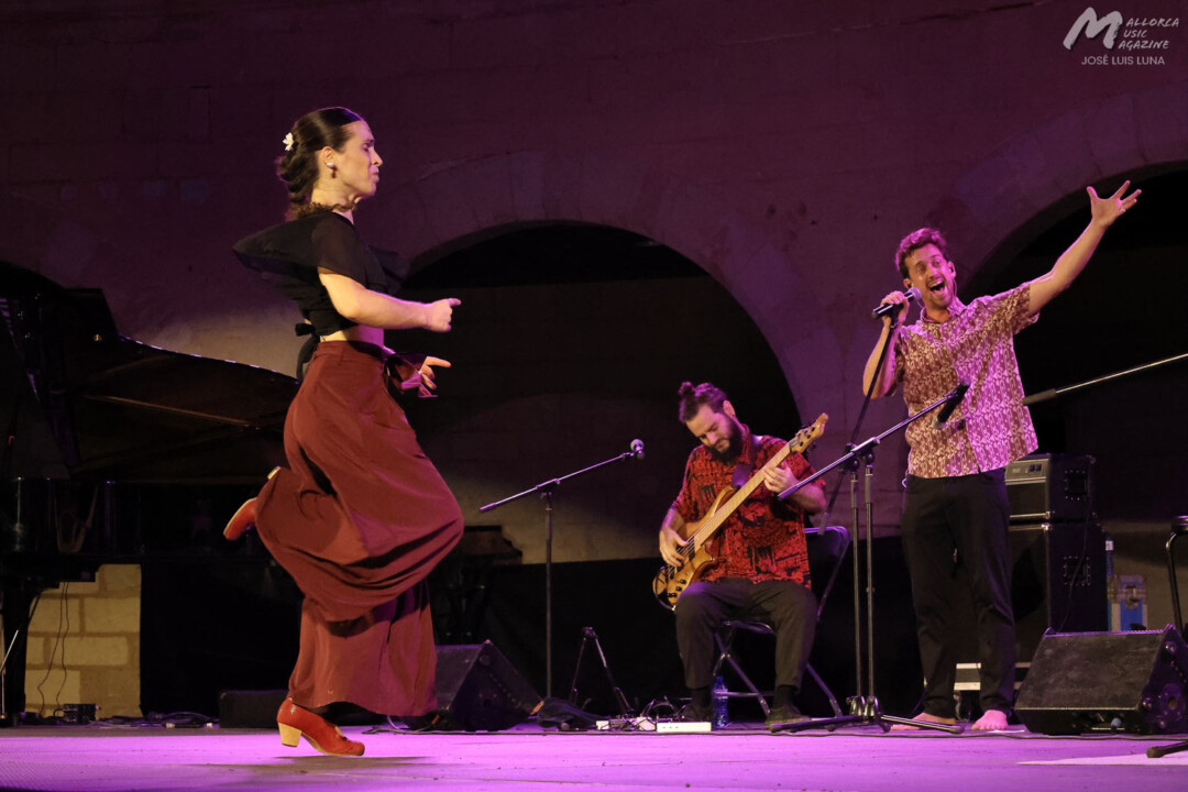Los Aurora en Bellver (SonsDeNit) - Marina Paje, Javier Gaarrabella y Pere Martínez - Mallorca Music Magazine