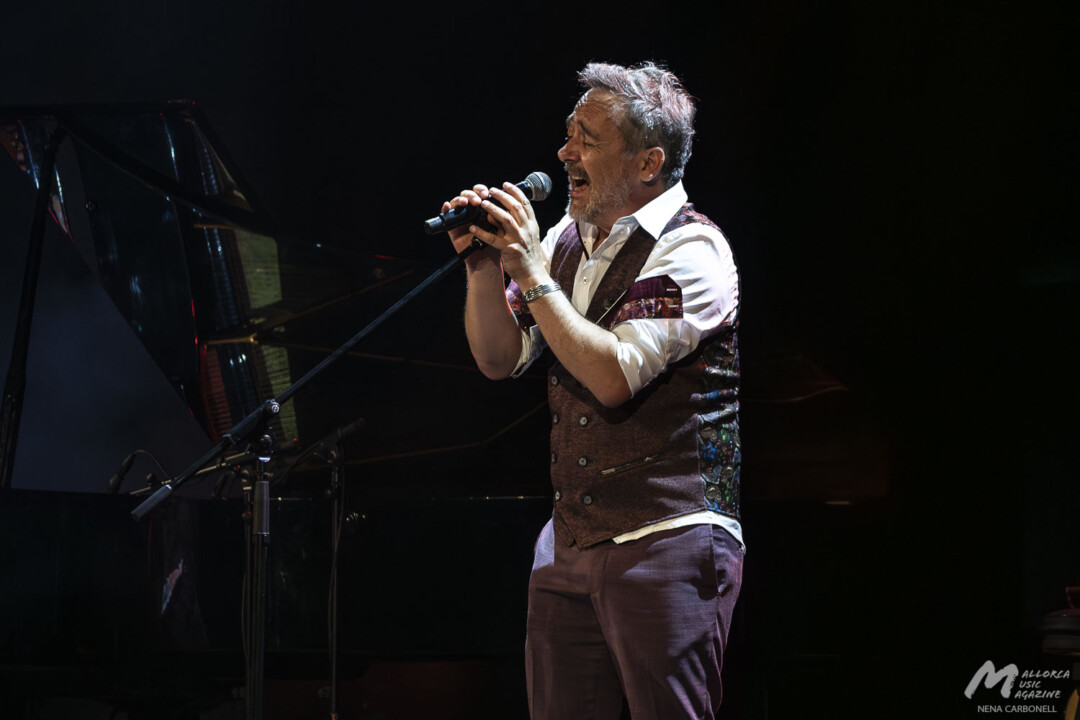 Love Of Lesbian en el Teatre Principal d'Inca - Santi Balmes - Mallorca Music Magazine
