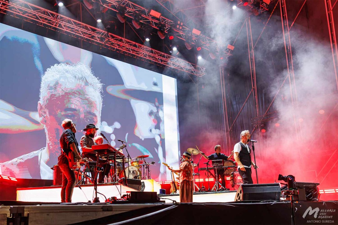 Love of Lesbian + Victoria Lerma en Felanitx · Mallorca Music Magazine