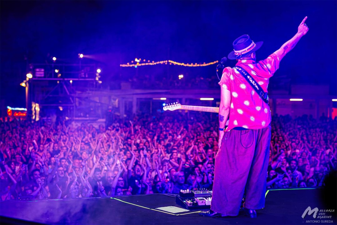 Love of Lesbian + Victoria Lerma en Felanitx · Mallorca Music Magazine
