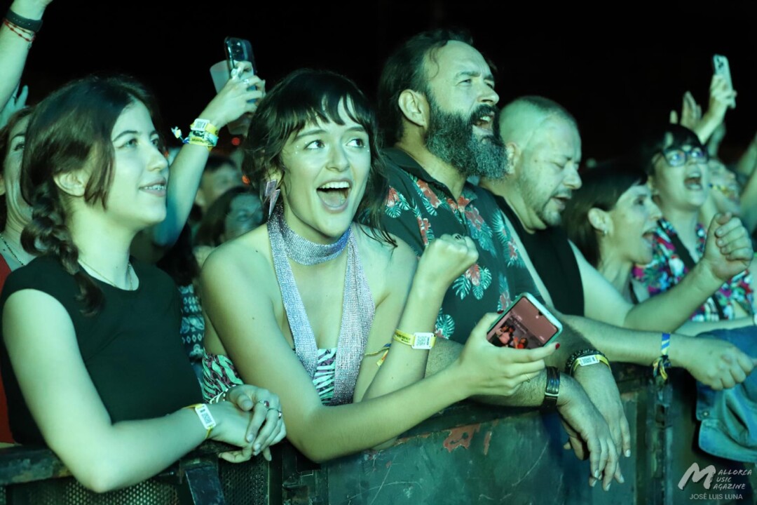 Mallorca Live Festival 2024 (Primera Jornada) Público de Love of Lesbian - Mallorca Music Magazine