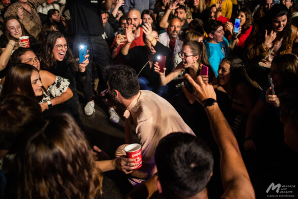 Pau Franch entre el público O-ERRA - Teatre Lloseta - Mallorca Music Magazine