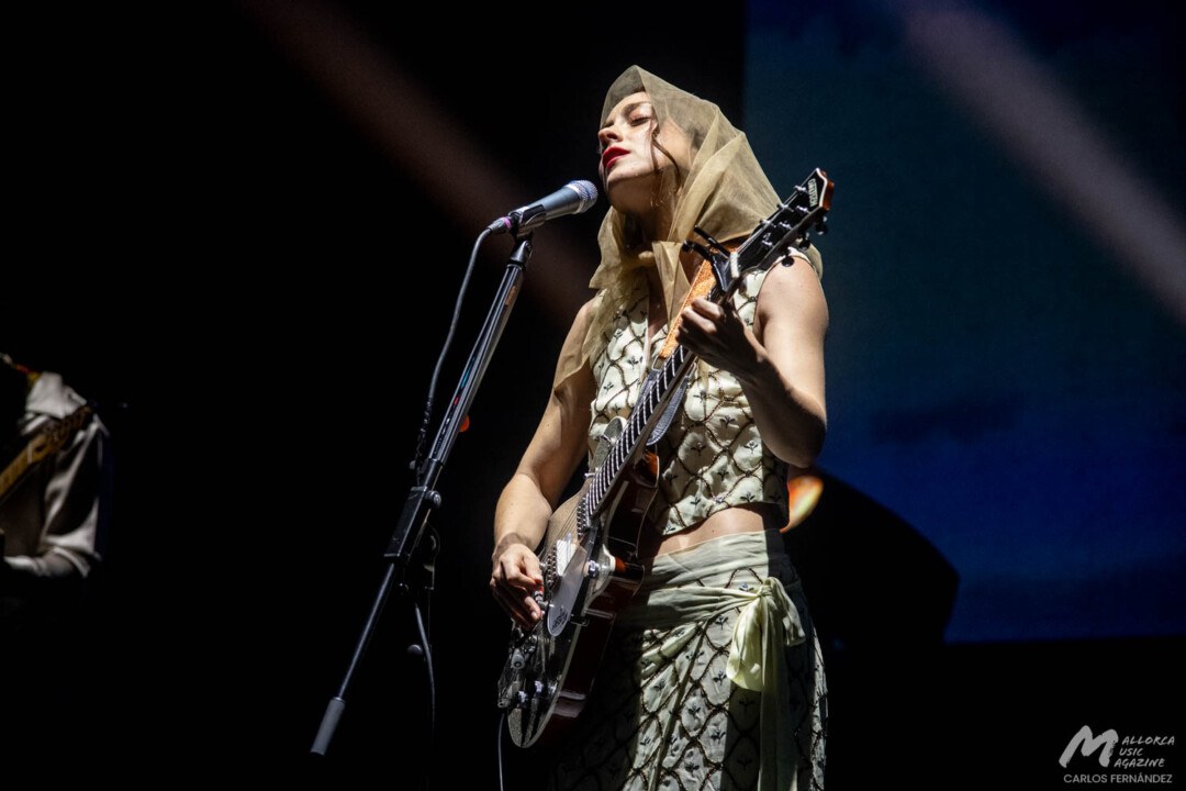 Russian Red Teatre Principal - Lourdes Hernández - Mallorca Music Magazine