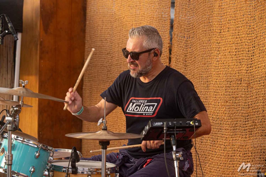 Iván Ferreiro + Talleres Molina en Es Jardí · Mallorca Music Magazine