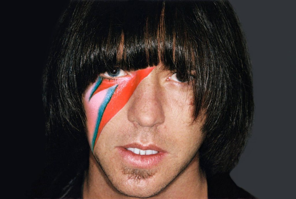 Johnny Ramone a lo Bowie Johnny Ramone a lo Bowie - Mallorca Music Magazine